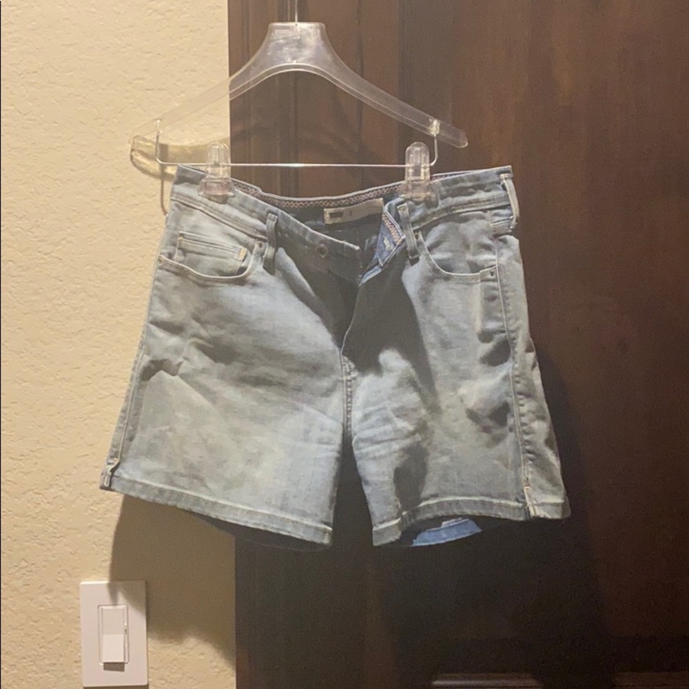 Levi’s denim shorts size 8